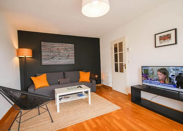 Apartment With Balcony, Parking And Elevator